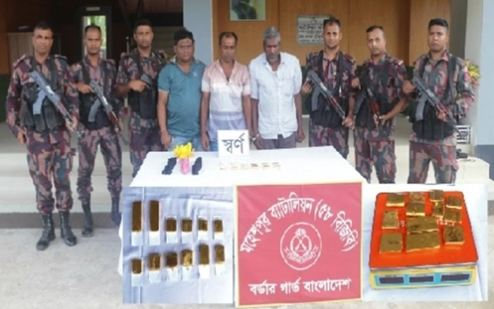 ৫ কোটি টাকার স্বর্ণসহ আটক ৩ চোরাকারবারি