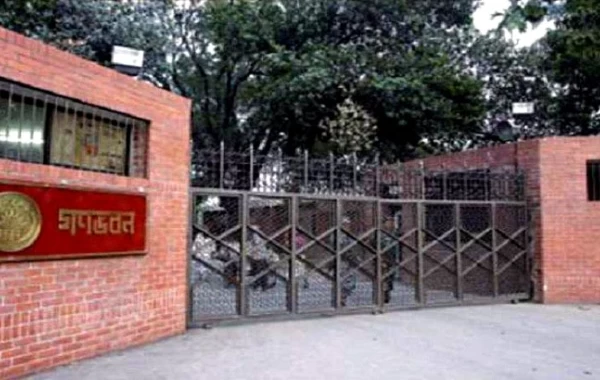 কমপ্লিট শাটডাউন: সিনিয়র মন্ত্রীরা গণভবনে