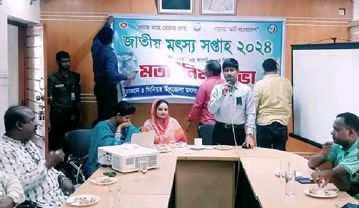 ব্যানার ধরে ফটোসেশন, বগুড়ায় বিতর্কে মৎস্য সপ্তাহের কার্যক্রম