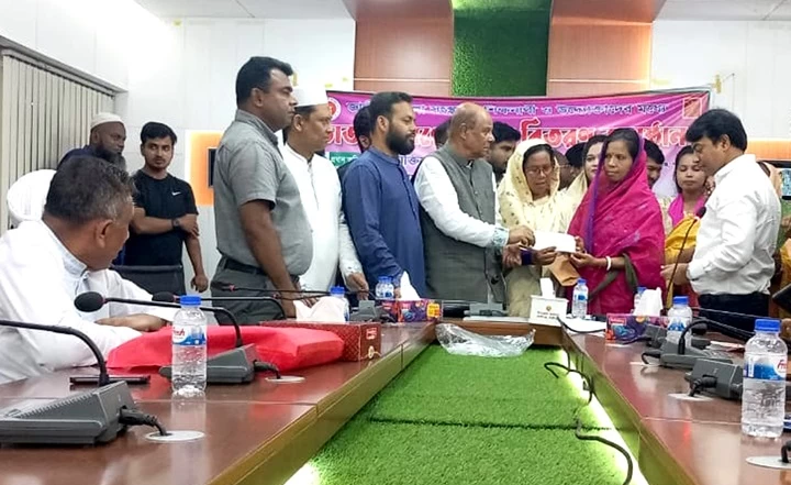 কালীগঞ্জে জাতীয় মৎস্য সপ্তাহের উদ্বোধন ও চেক বিতরণ