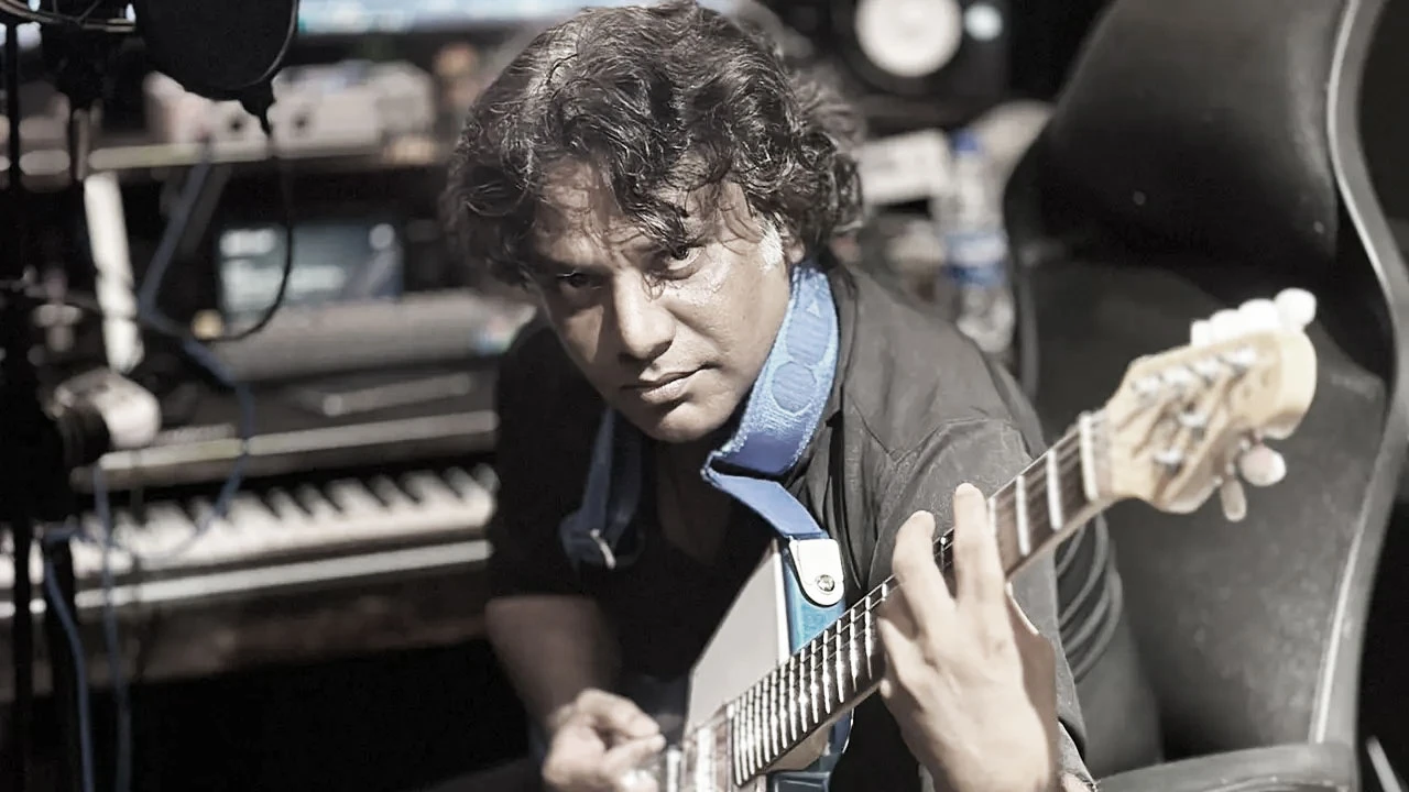 নামের রাজনীতি যেভাবে বিতর্কে জড়ায় জেনস সুমনকে