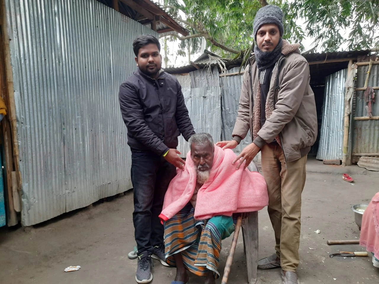 কালীগঞ্জে বন্ধন সমাজকল্যাণ সংগঠনের শীতবস্ত্র বিতরণ