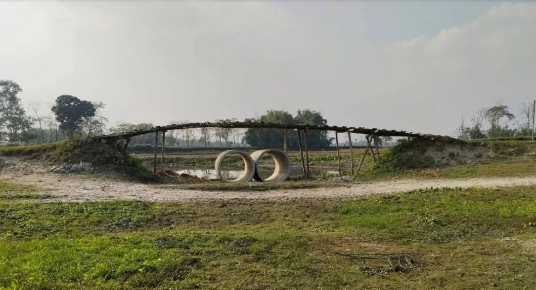 বিজিবির বাধায় নির্মাণাধীন ব্রিজ রেখে সরে গেল বিএসএফ