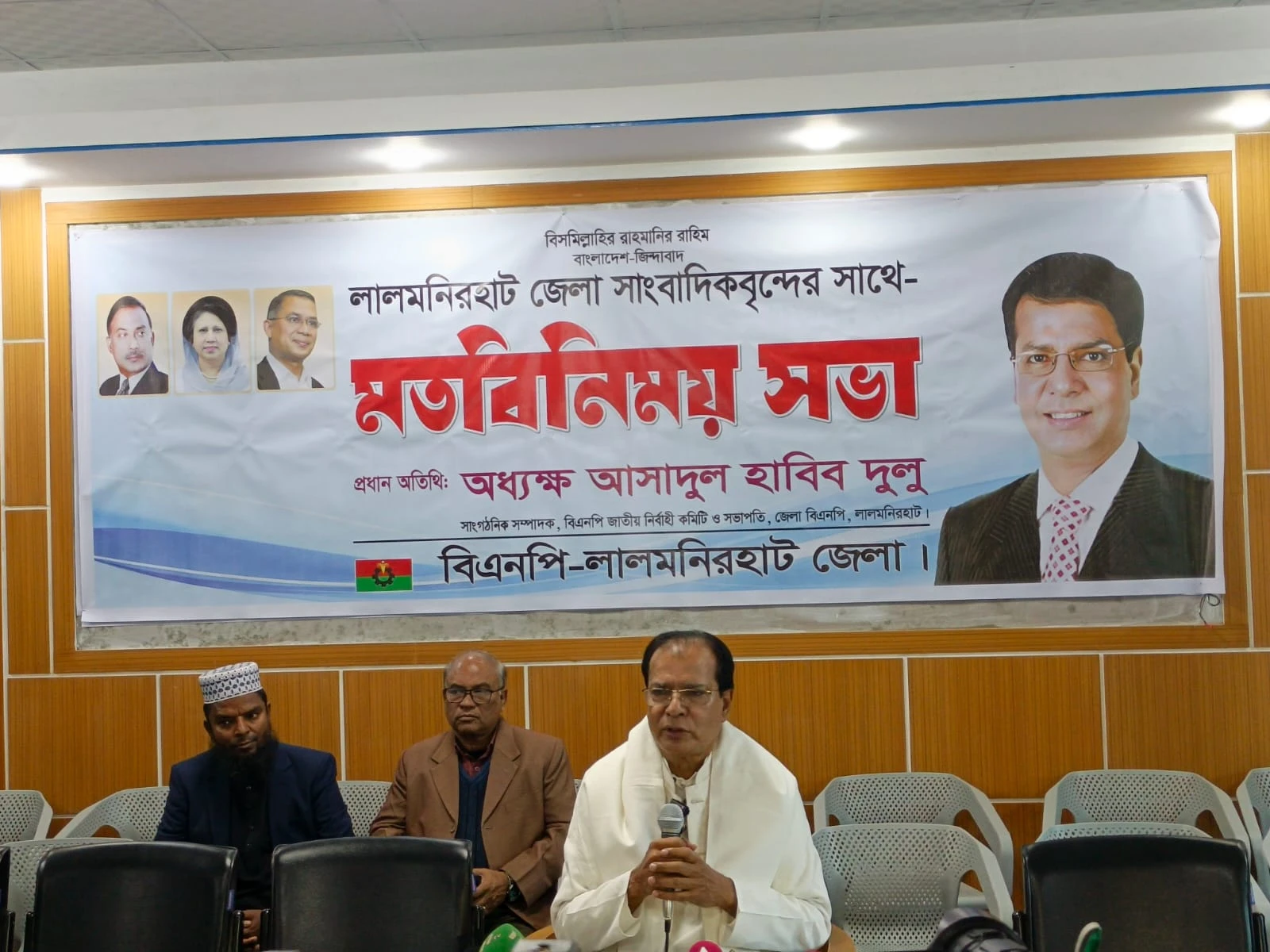 লালমনিরহাটের উন্নয়ন সম্ভাবনা নিয়ে সাংবাদিকদের সঙ্গে বিএনপি প্রার্থী’র মতবিনিময়