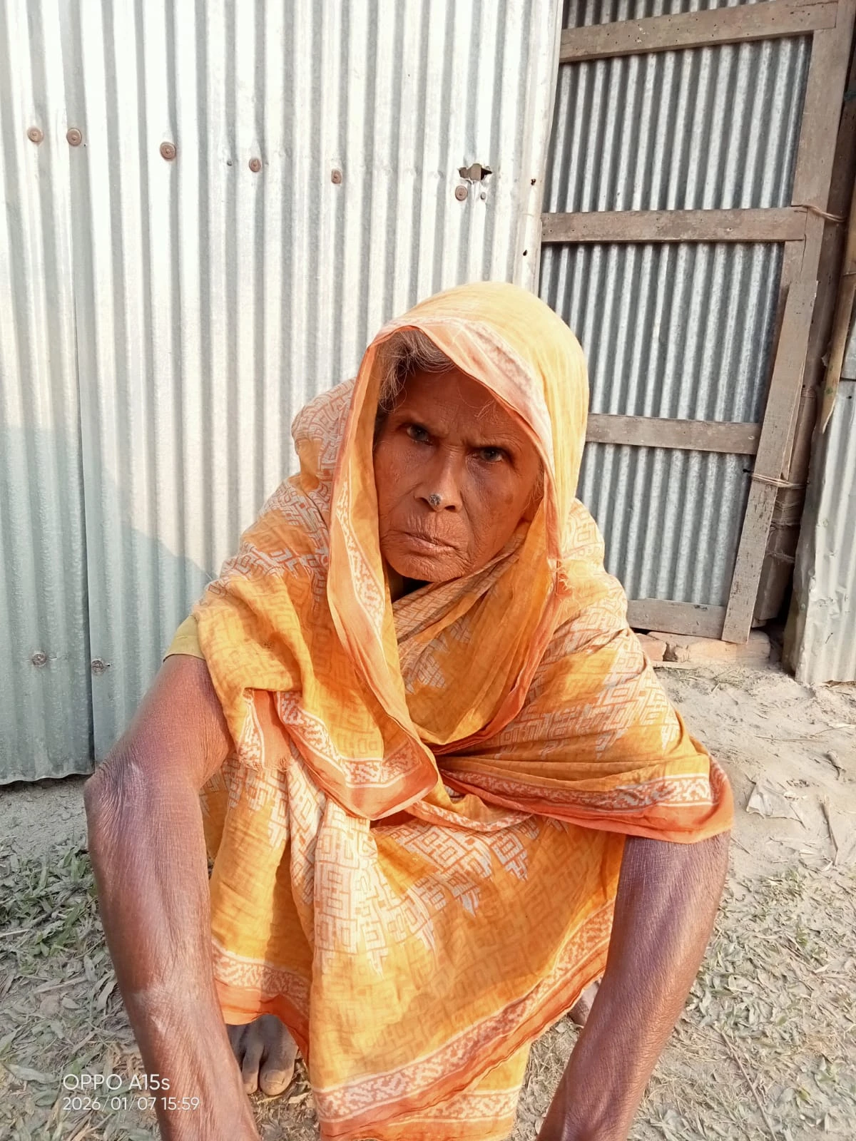 জীর্ণ কুটিরে একাকী লড়াই: লালমনিরহাটে অসহায় বৃদ্ধার মানবেতর জীবন, সাহায্যের আকুতি