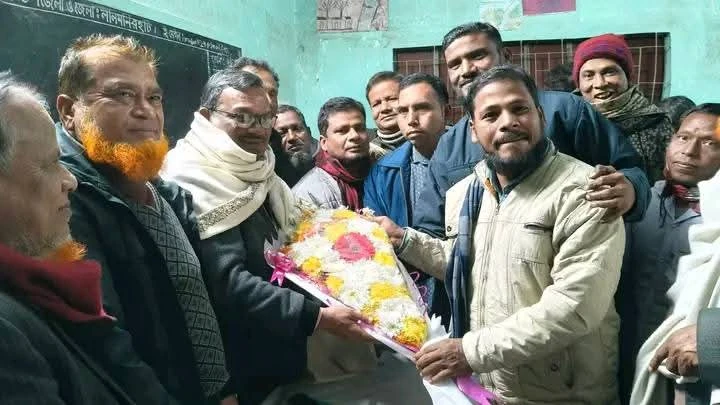 ক্ষমতার গন্ধে দলবদল: হারাটীতে বিএনপির ব্যানারে আওয়ামী লীগ–জাতীয় পার্টির ২০০ জন